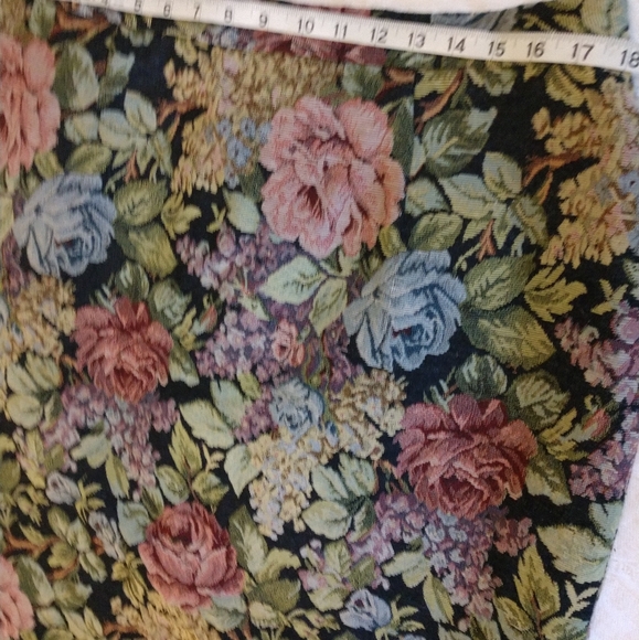 K B Skirt - Picture 3 of 3